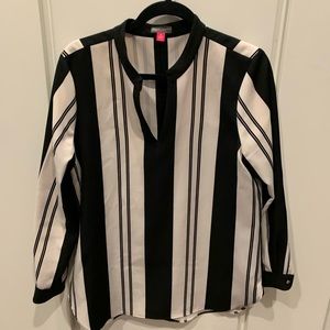 Vince Camuto black and white tunic top
